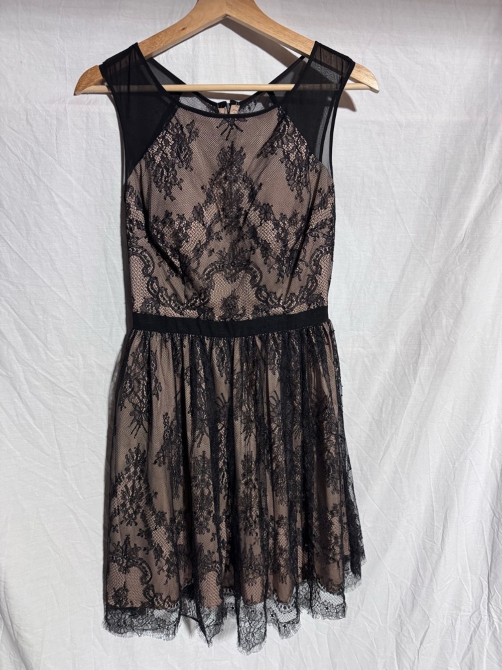 Aidan by Aidan Mattox Illusion Back Lace Fit & Flare Dress Size 2